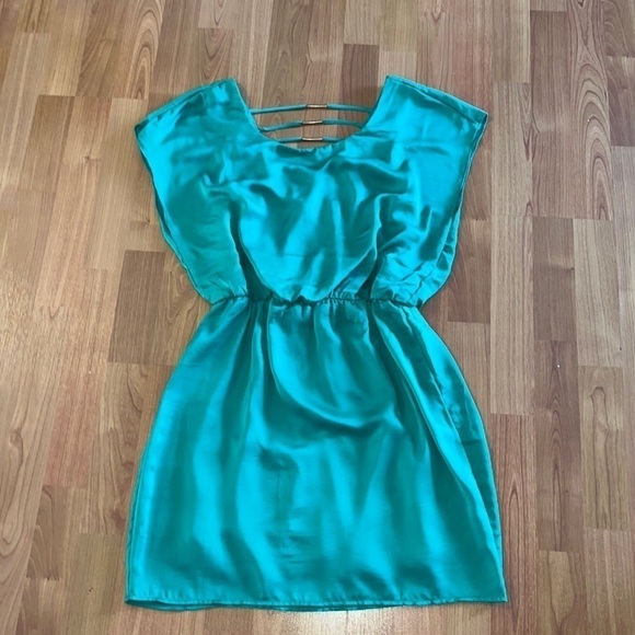 City Triangles women’s green dress with strappy cut out detail size Medium - Picture 2 of 9